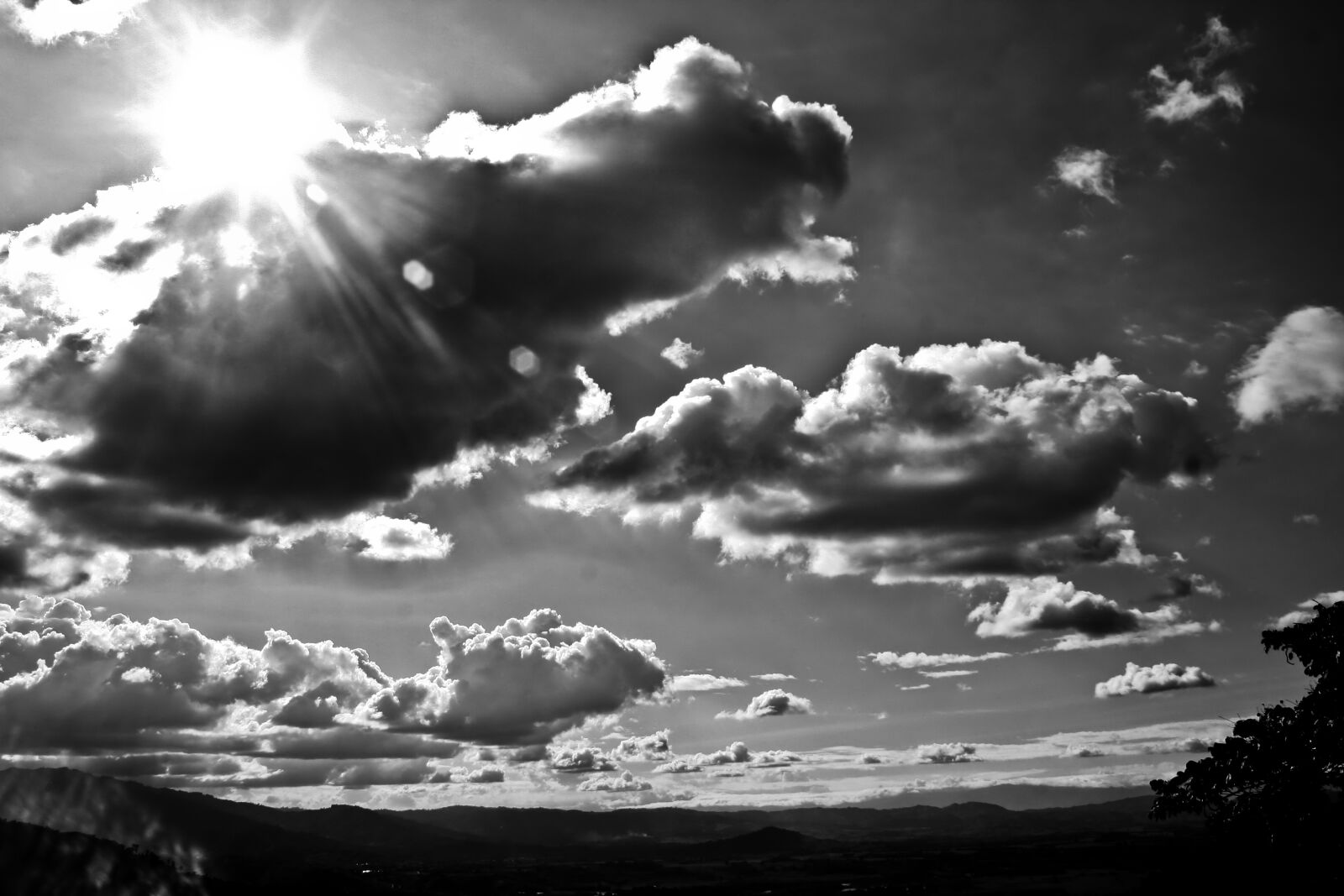 Canon EOS 350D (EOS Digital Rebel XT / EOS Kiss Digital N) sample photo. Bw, sky, clouds photography