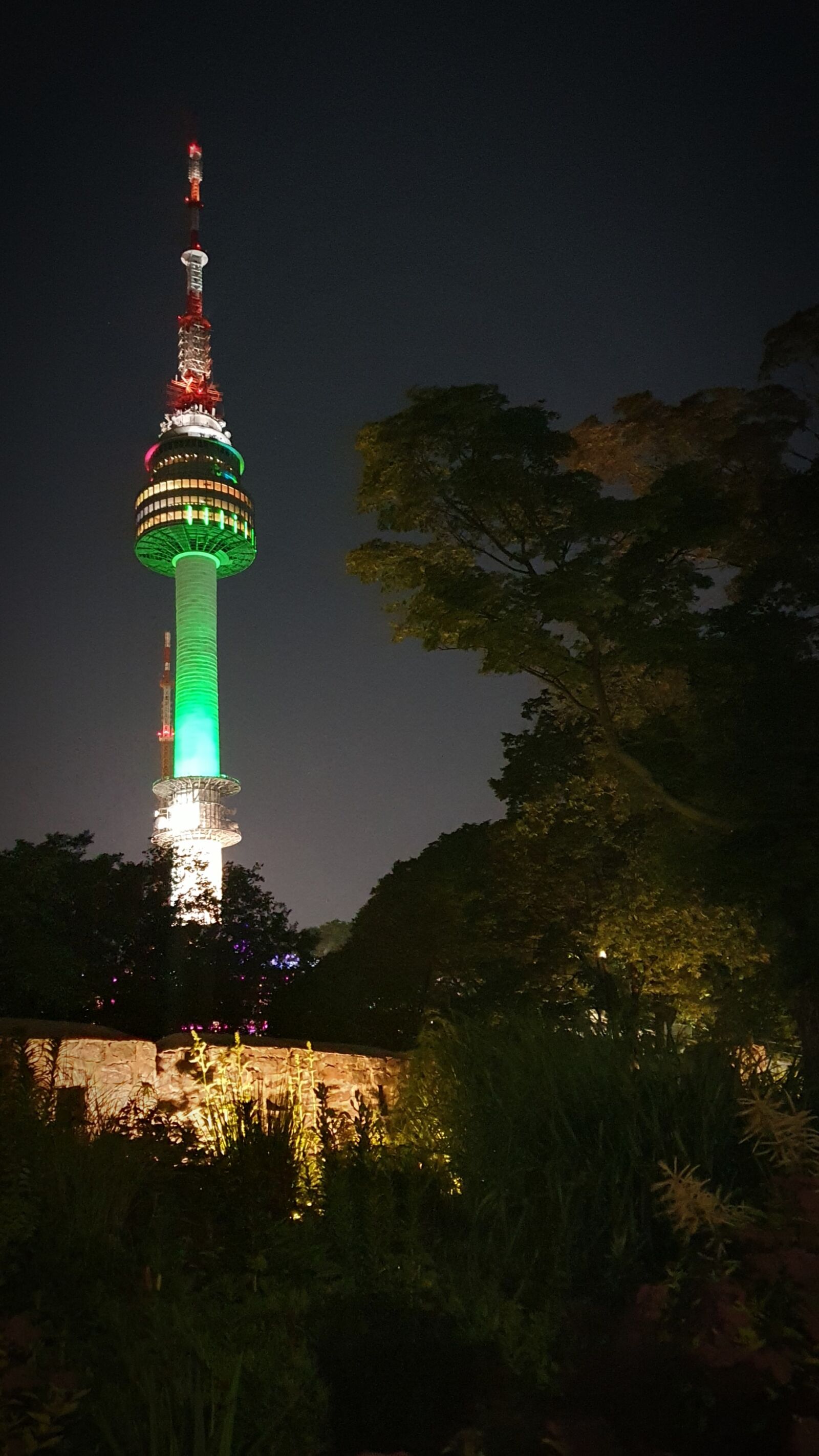 Samsung Galaxy S10 sample photo. Night, light, tower photography