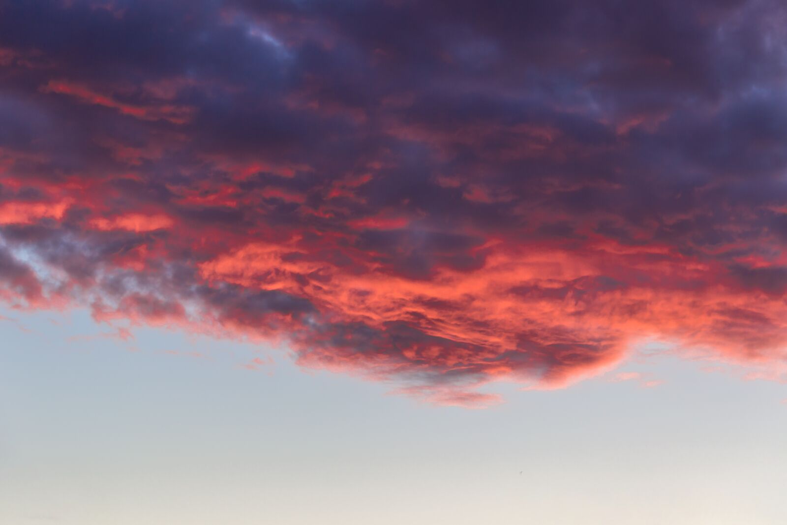 Canon EF-S 18-135mm F3.5-5.6 IS sample photo. Clouds, red, sunset photography