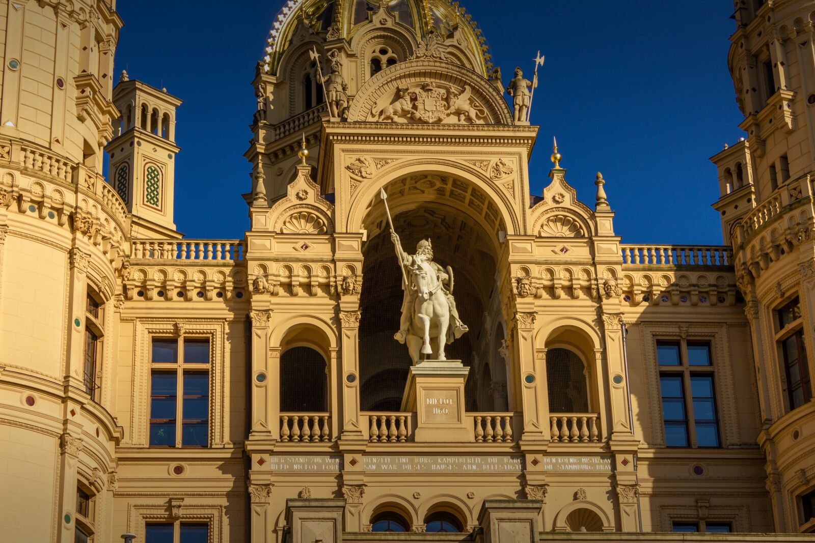 Canon EOS 600D (Rebel EOS T3i / EOS Kiss X5) sample photo. Schwerin castle, schwerin, castle photography