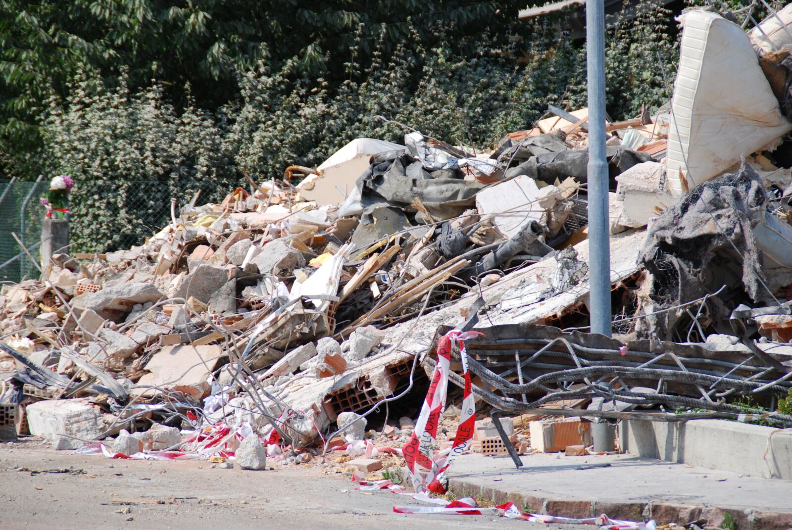 Nikon D60 sample photo. Earthquake, rubble, collapse photography