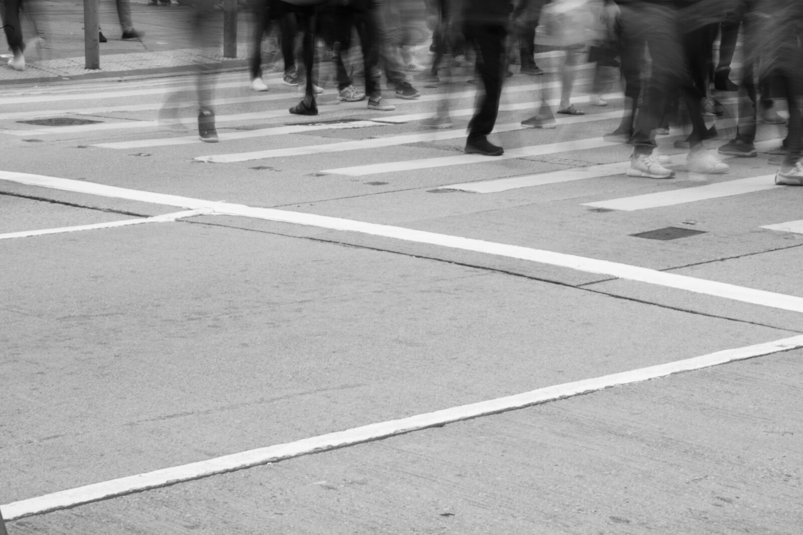 Canon EF-S 17-85mm F4-5.6 IS USM sample photo. City, walk, passenger photography