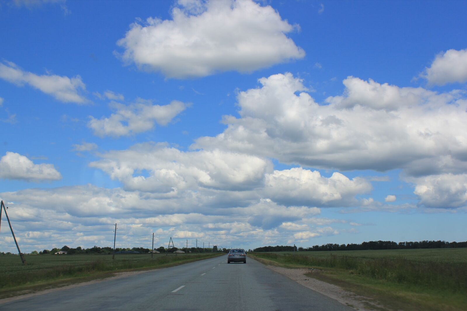 Canon EOS 550D (EOS Rebel T2i / EOS Kiss X4) sample photo. Sky, road, clouds photography