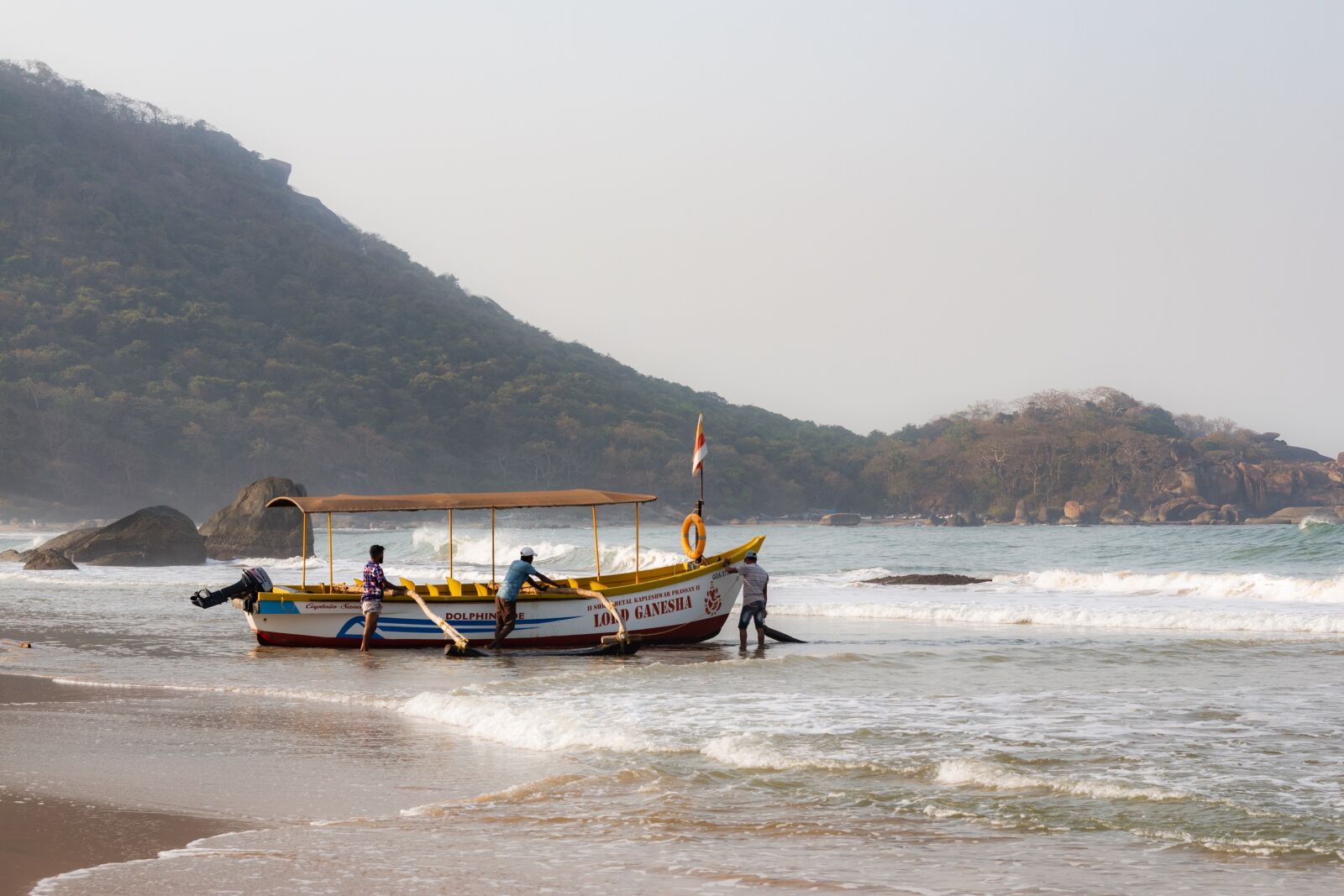 Canon EOS 70D sample photo. Boat, ocean, goa photography