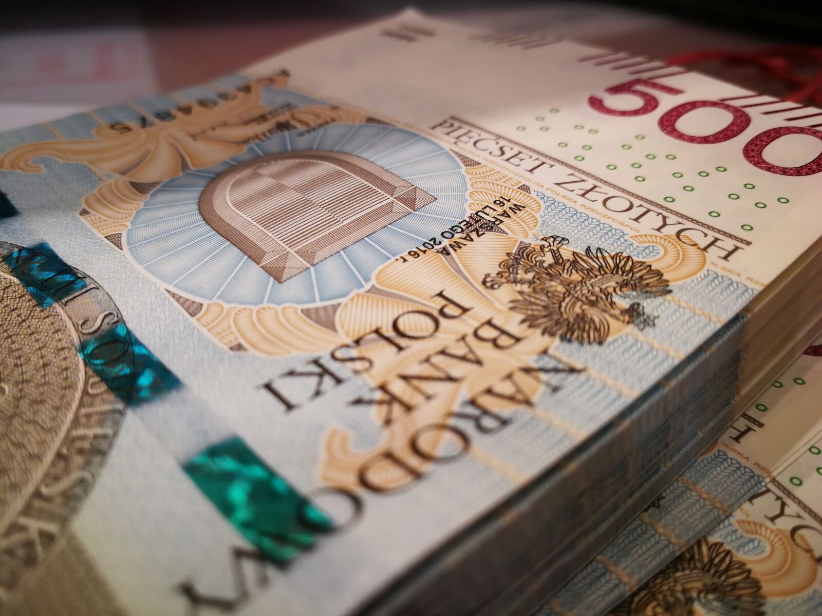 HUAWEI P10 sample photo. Currency, a wealth of photography