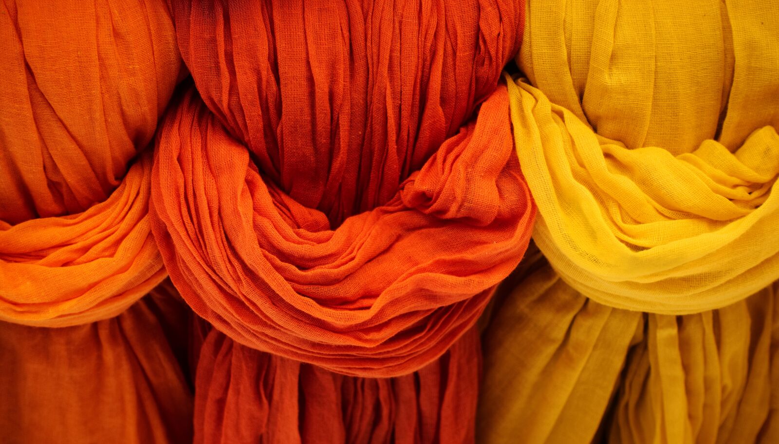 Sony DSC-RX100M5 sample photo. Cloth, fabric, red photography