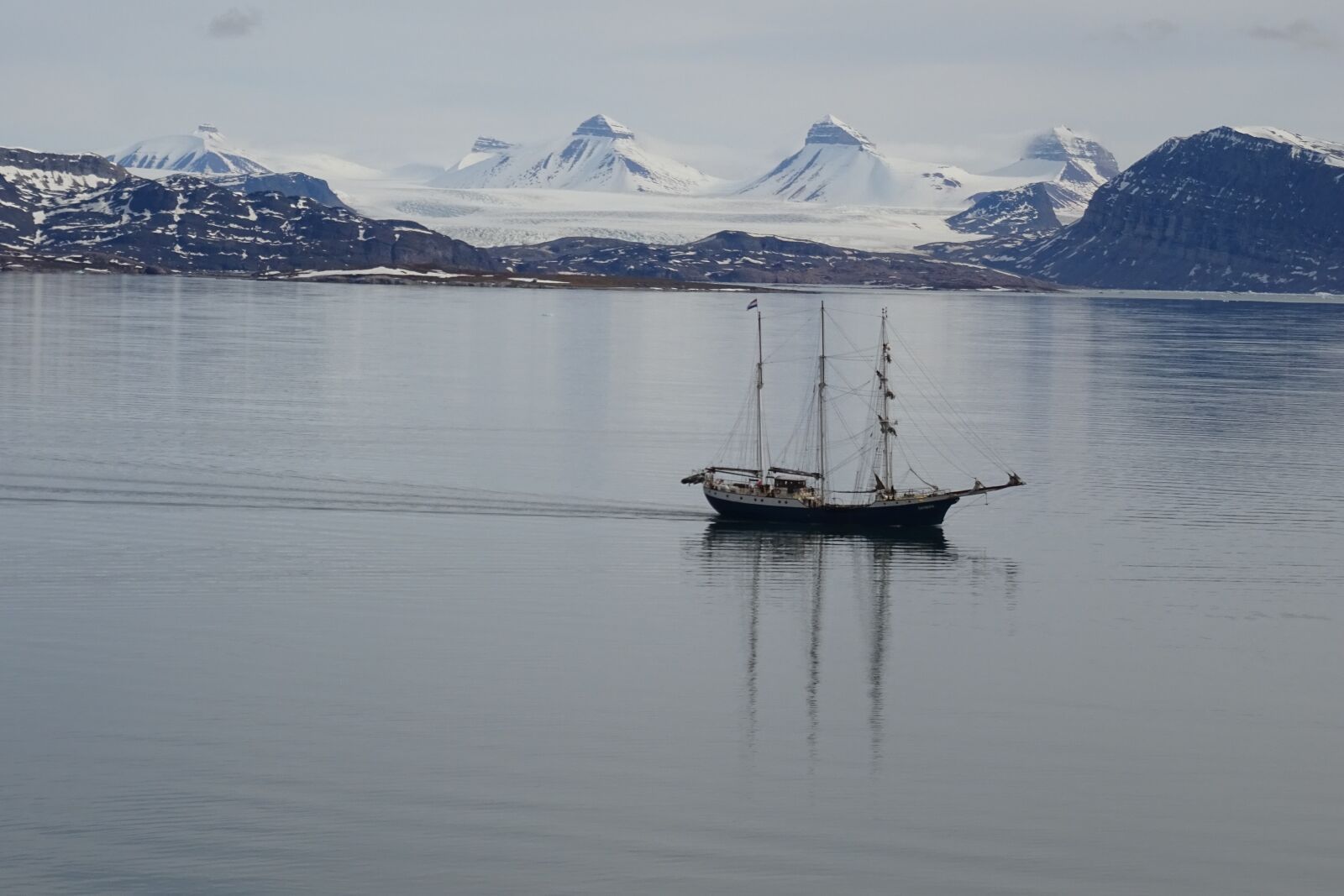 Sony DSC-HX60V sample photo. Arctic ocean, ship, landscape photography