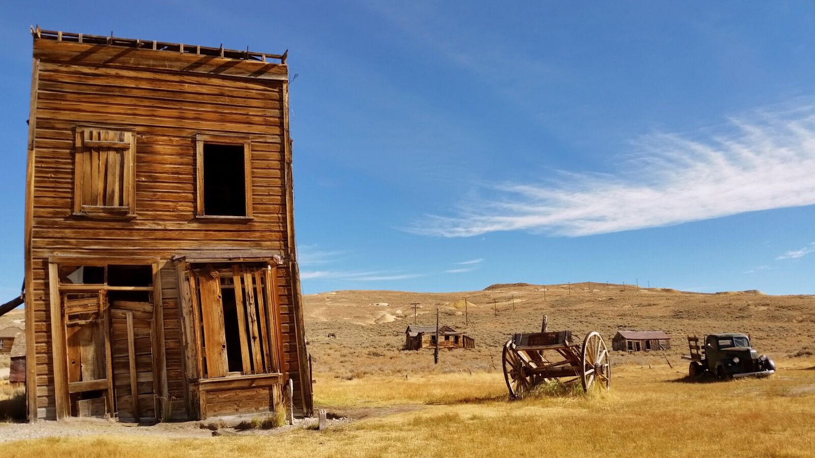 Samsung Galaxy S5 sample photo. Abandoned, building, carriage photography