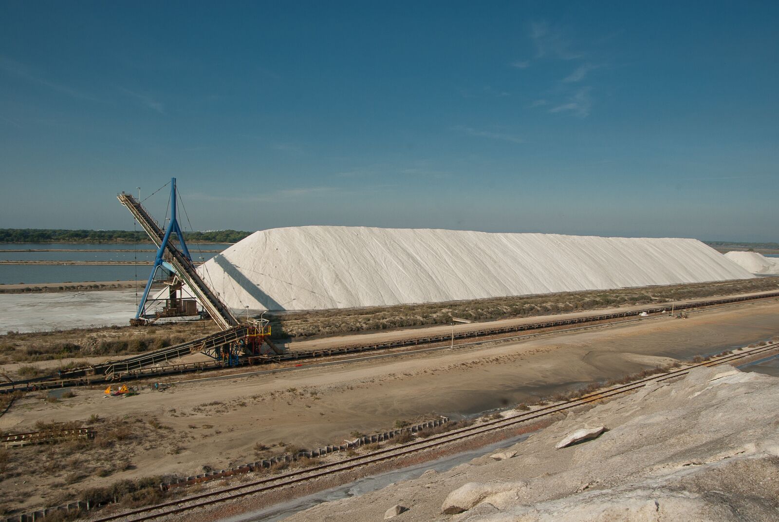 Pentax K10D sample photo. Camargue, aigues-mortes, salt marsh photography