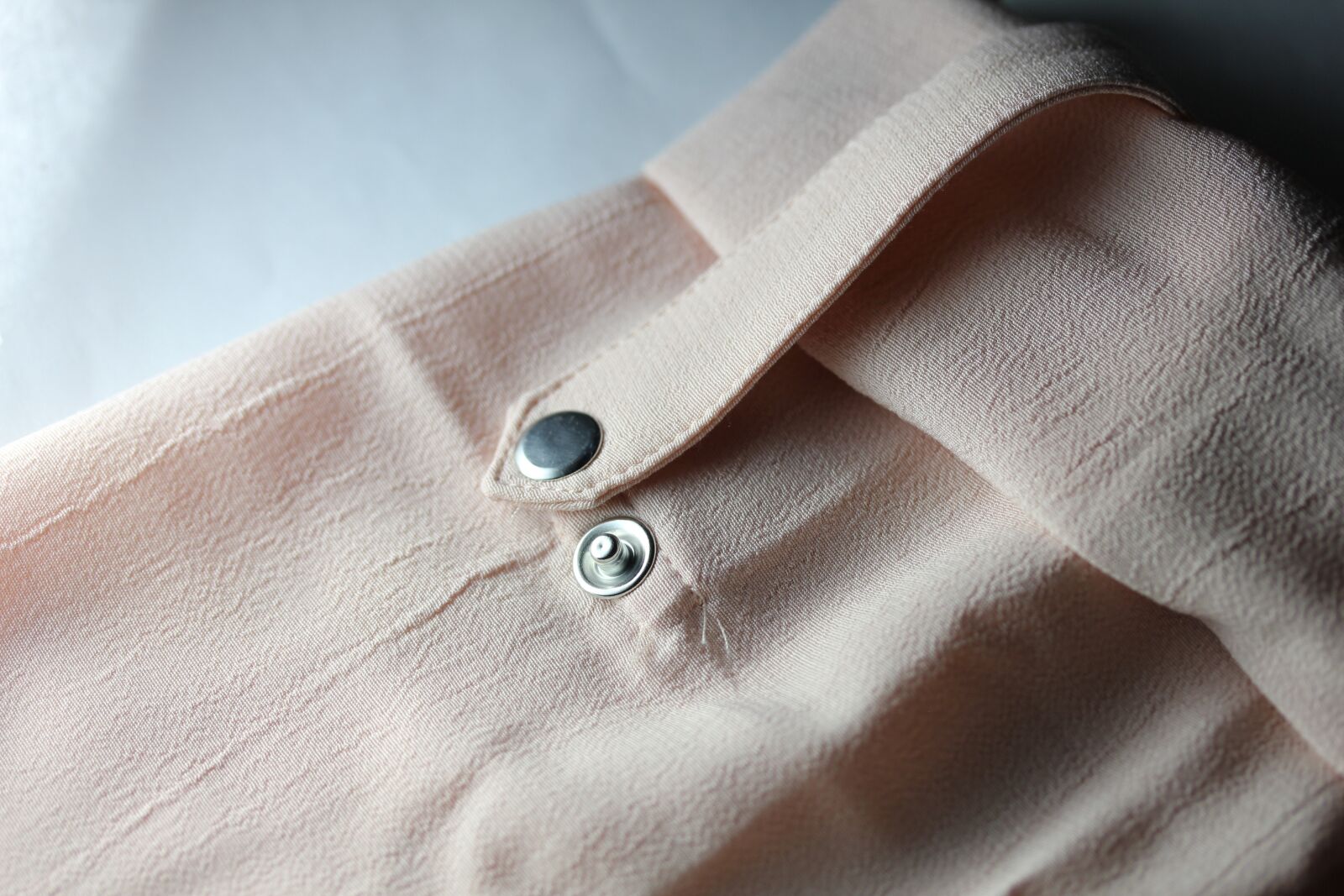 Canon EOS 550D (EOS Rebel T2i / EOS Kiss X4) sample photo. Closed, studs, ata photography