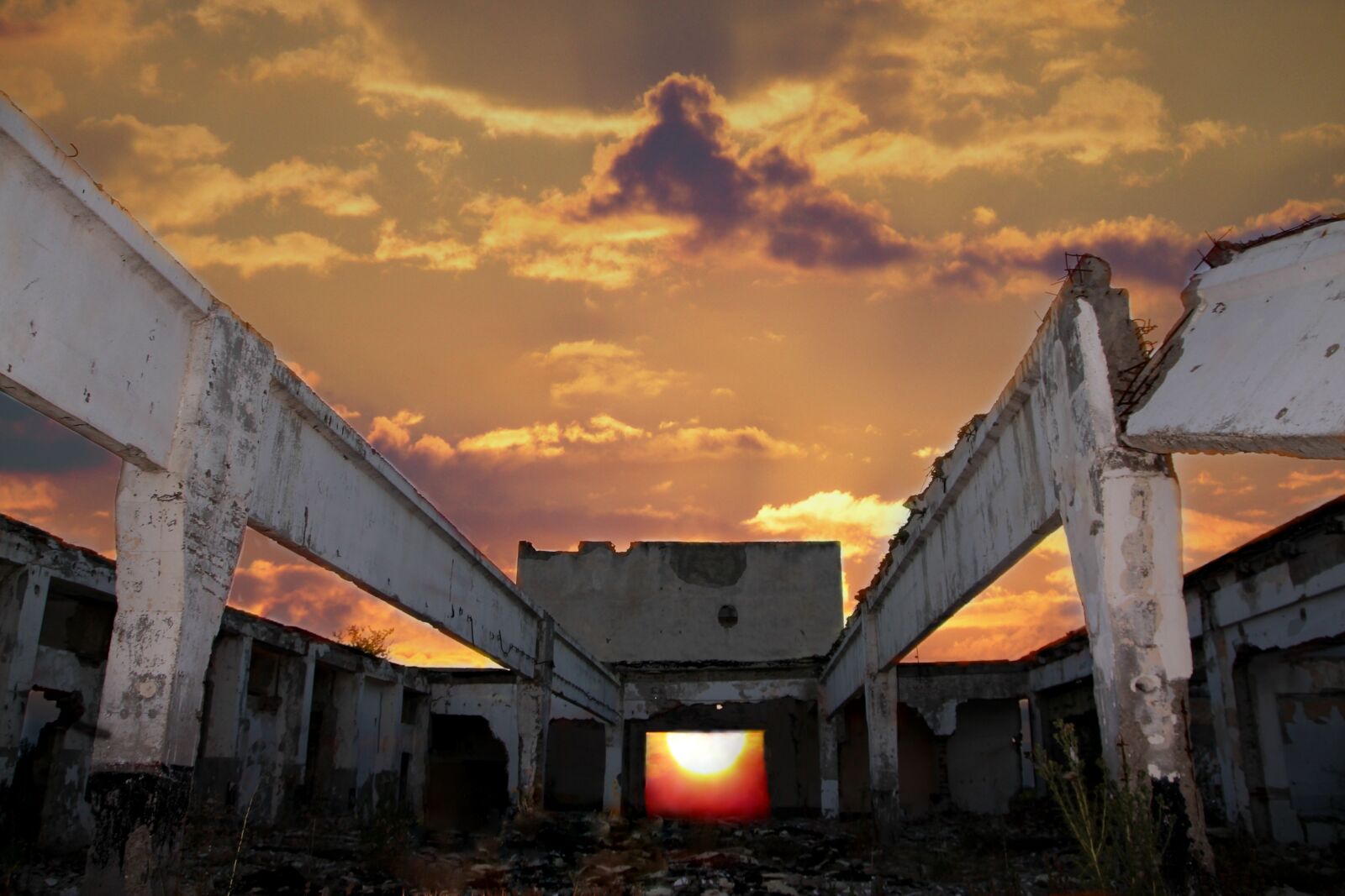 Canon EOS 700D (EOS Rebel T5i / EOS Kiss X7i) sample photo. Ruins, building, sunset photography