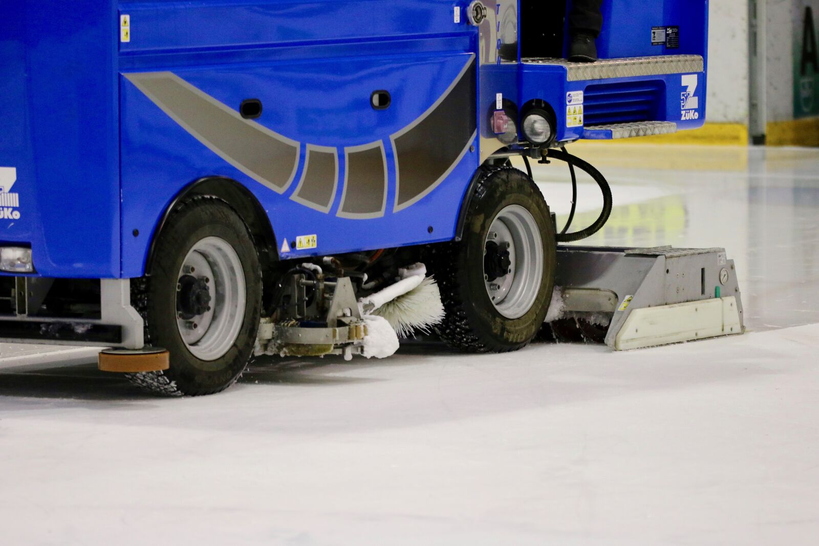 Canon EOS 70D sample photo. Eisputzmaschine, ice, eisfeld photography