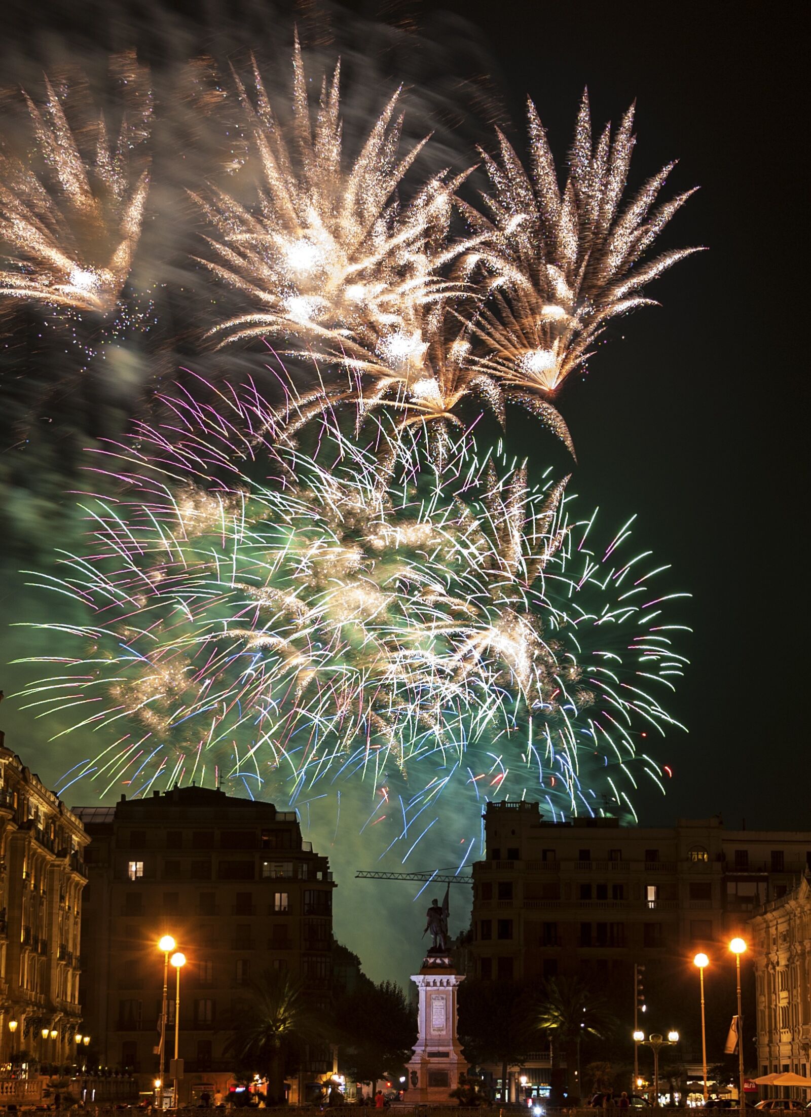 Nikon D700 sample photo. Night, fires, city photography
