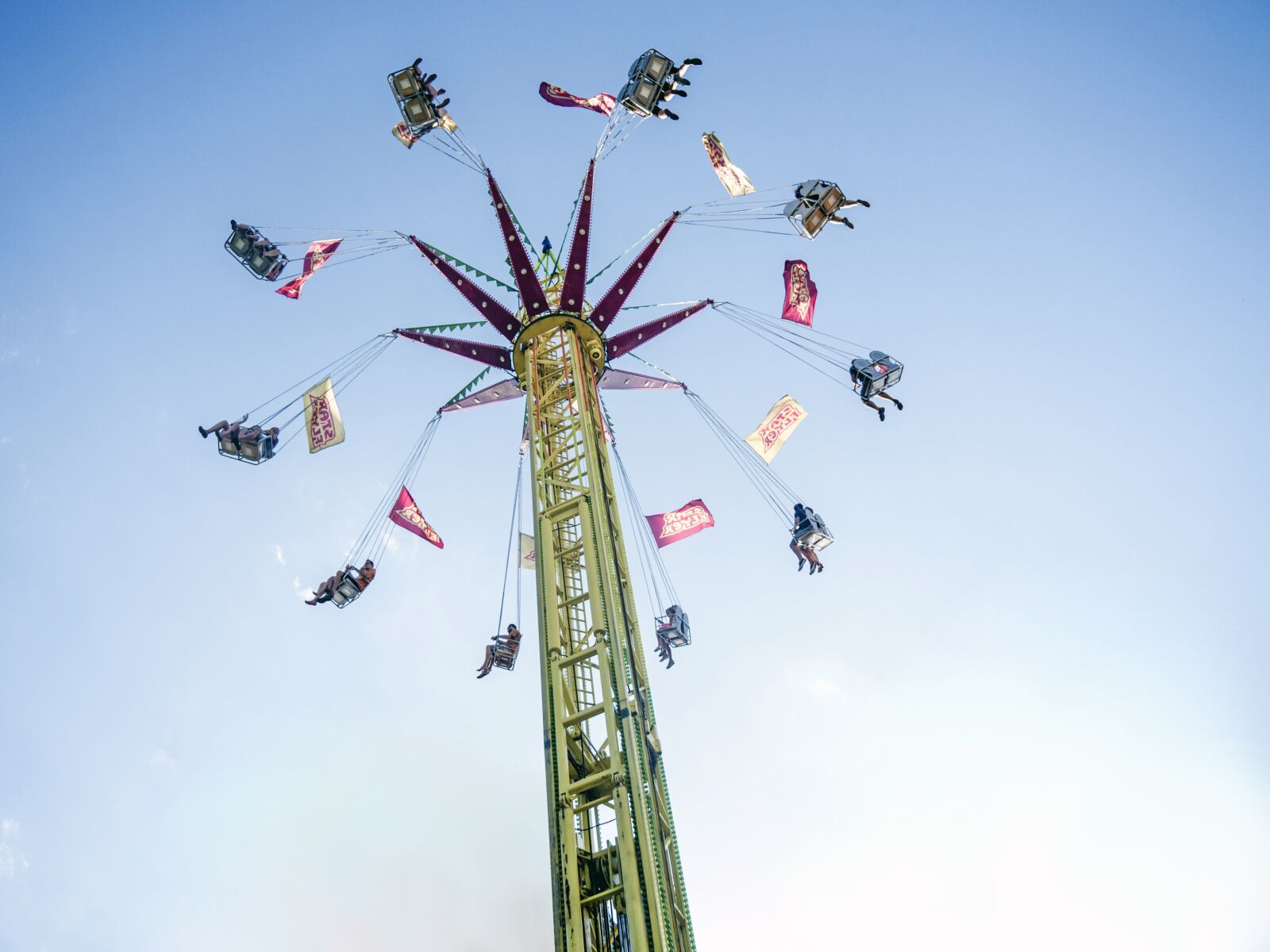 Olympus OM-D E-M5 II sample photo. Carousel, pilgrimage, rotate photography