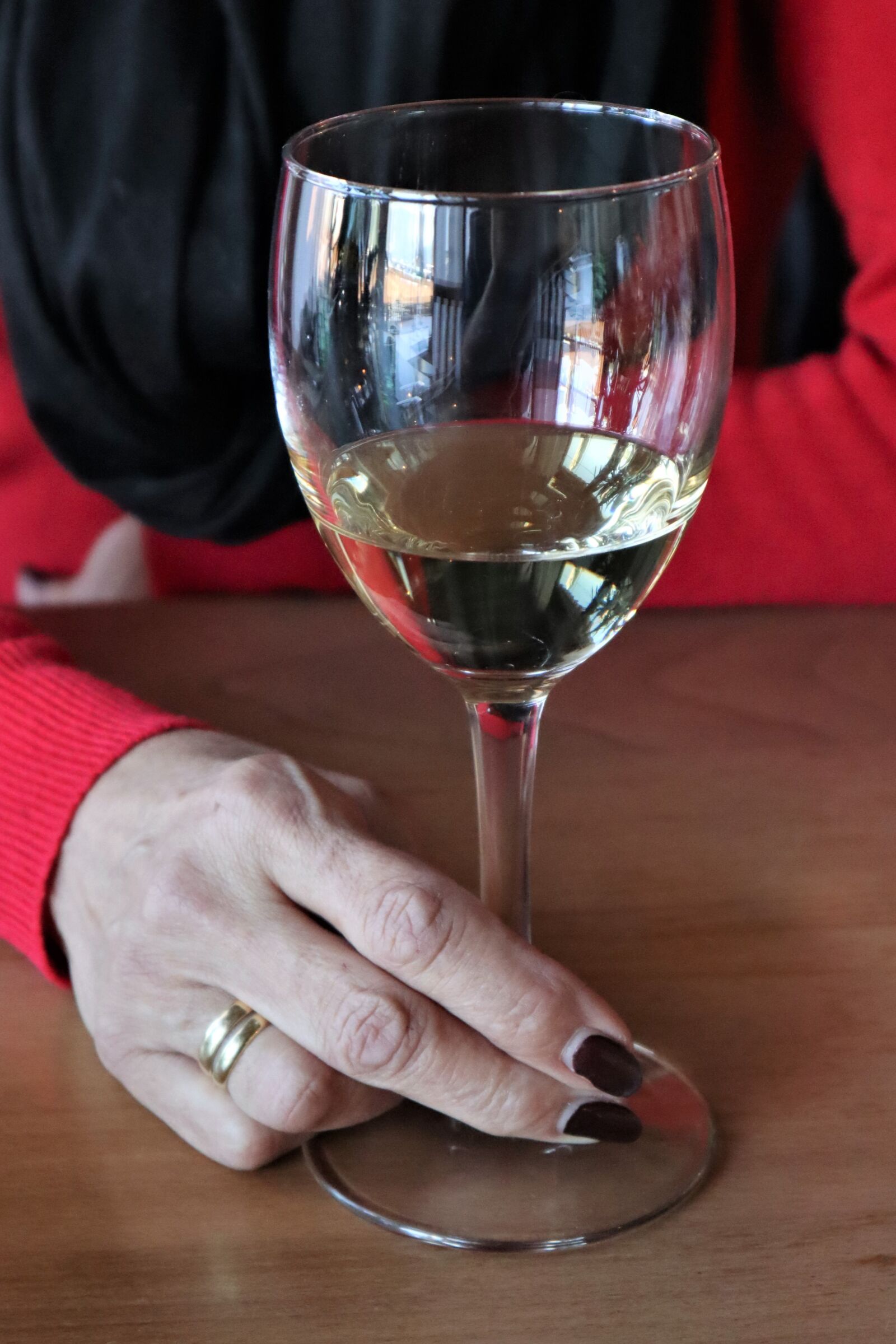 Canon EF-M 15-45mm F3.5-6.3 IS STM sample photo. Glass, wine glass, drink photography