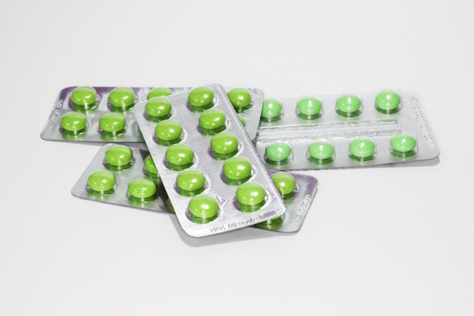 Canon EOS 60D + Canon EF 50mm F1.8 II sample photo. Blister, medicine, pills photography
