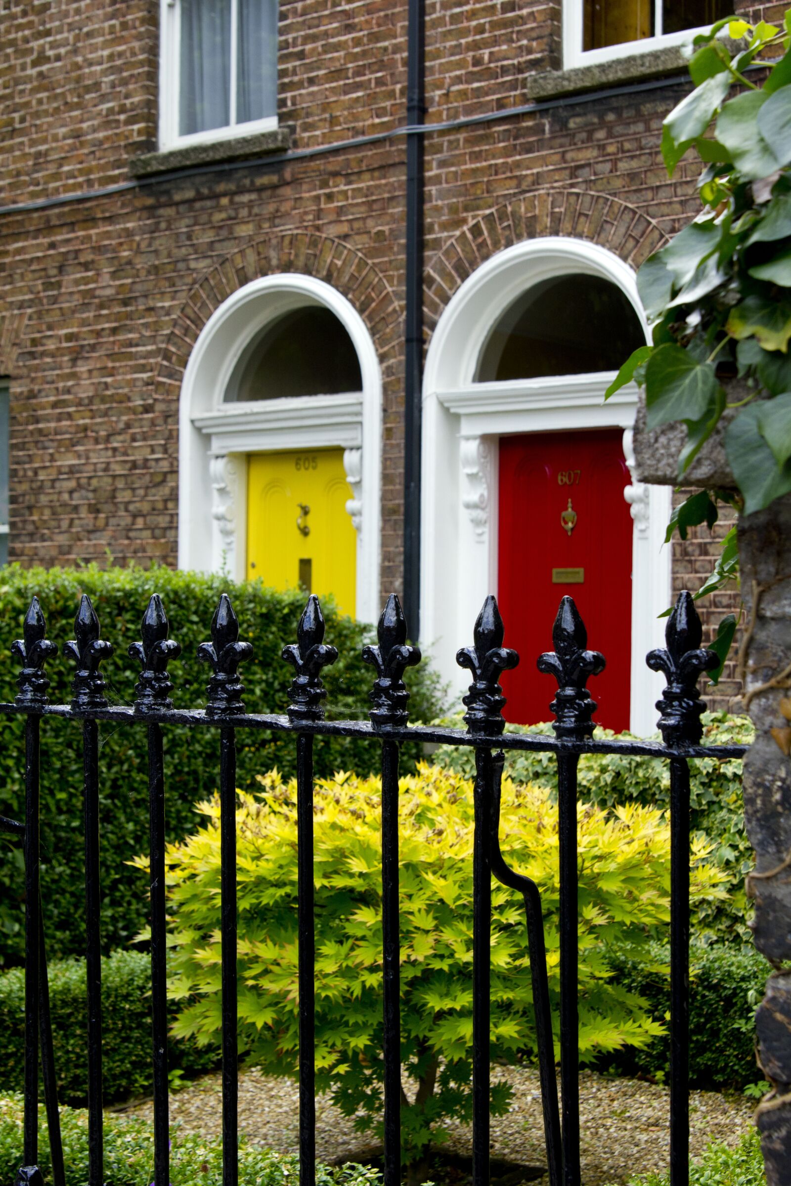 Canon EOS 550D (EOS Rebel T2i / EOS Kiss X4) sample photo. Doors, ireland, colors photography