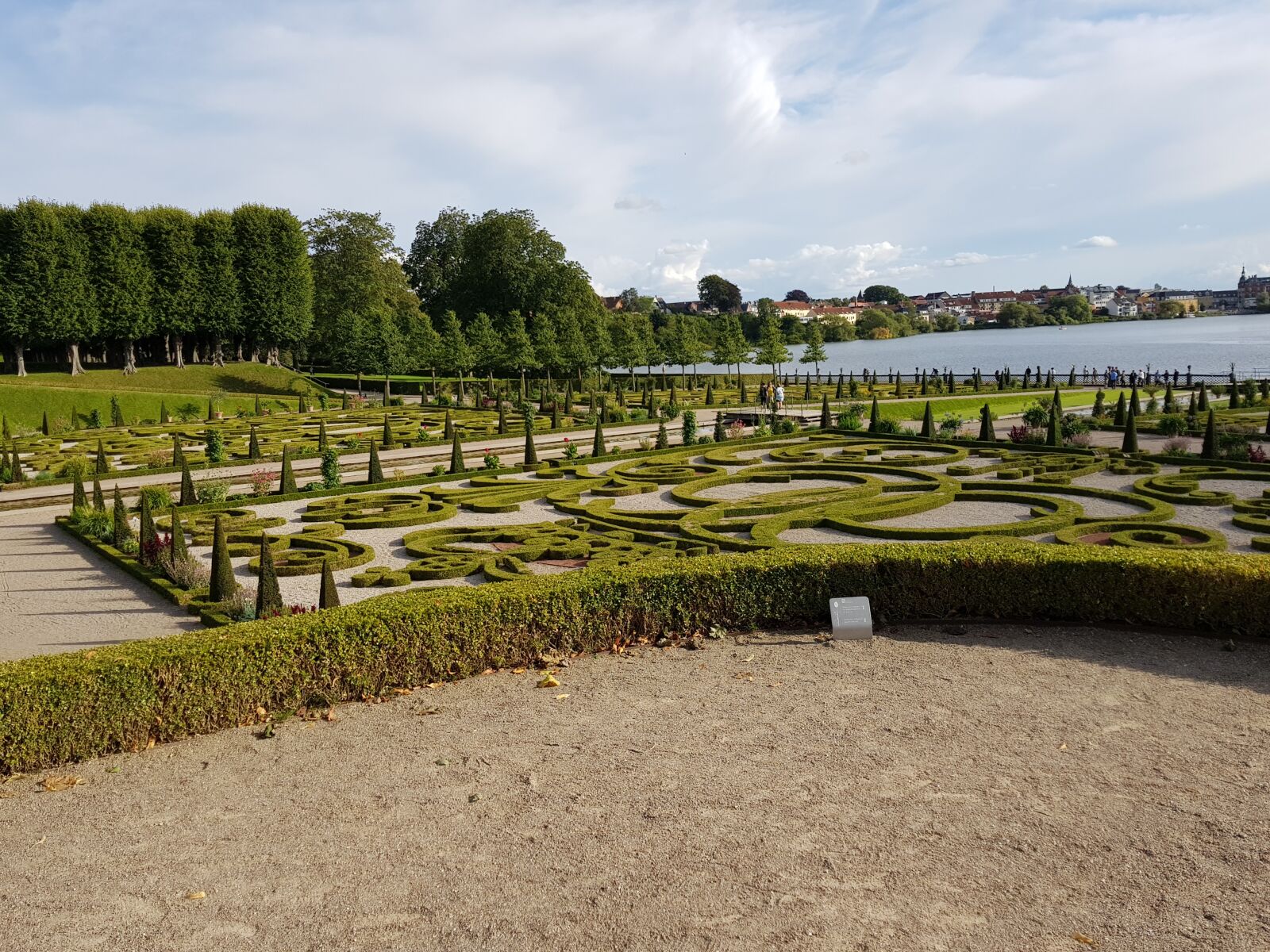 Samsung Galaxy S8 sample photo. Frederiksborg, green, nature photography