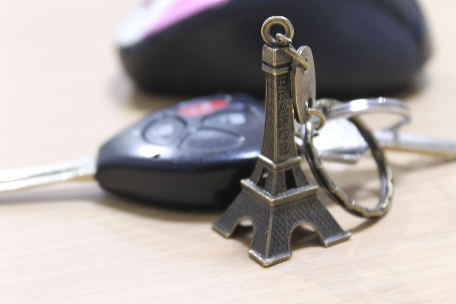 Canon EOS 1100D (EOS Rebel T3 / EOS Kiss X50) sample photo. Key, paris, small photography