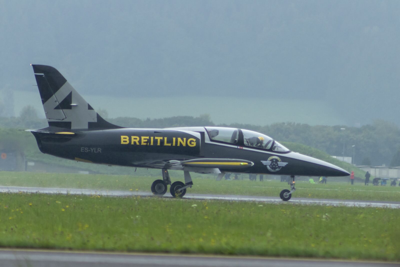 Canon EF75-300mm f/4-5.6 sample photo. Hunter flying, flying, combat photography