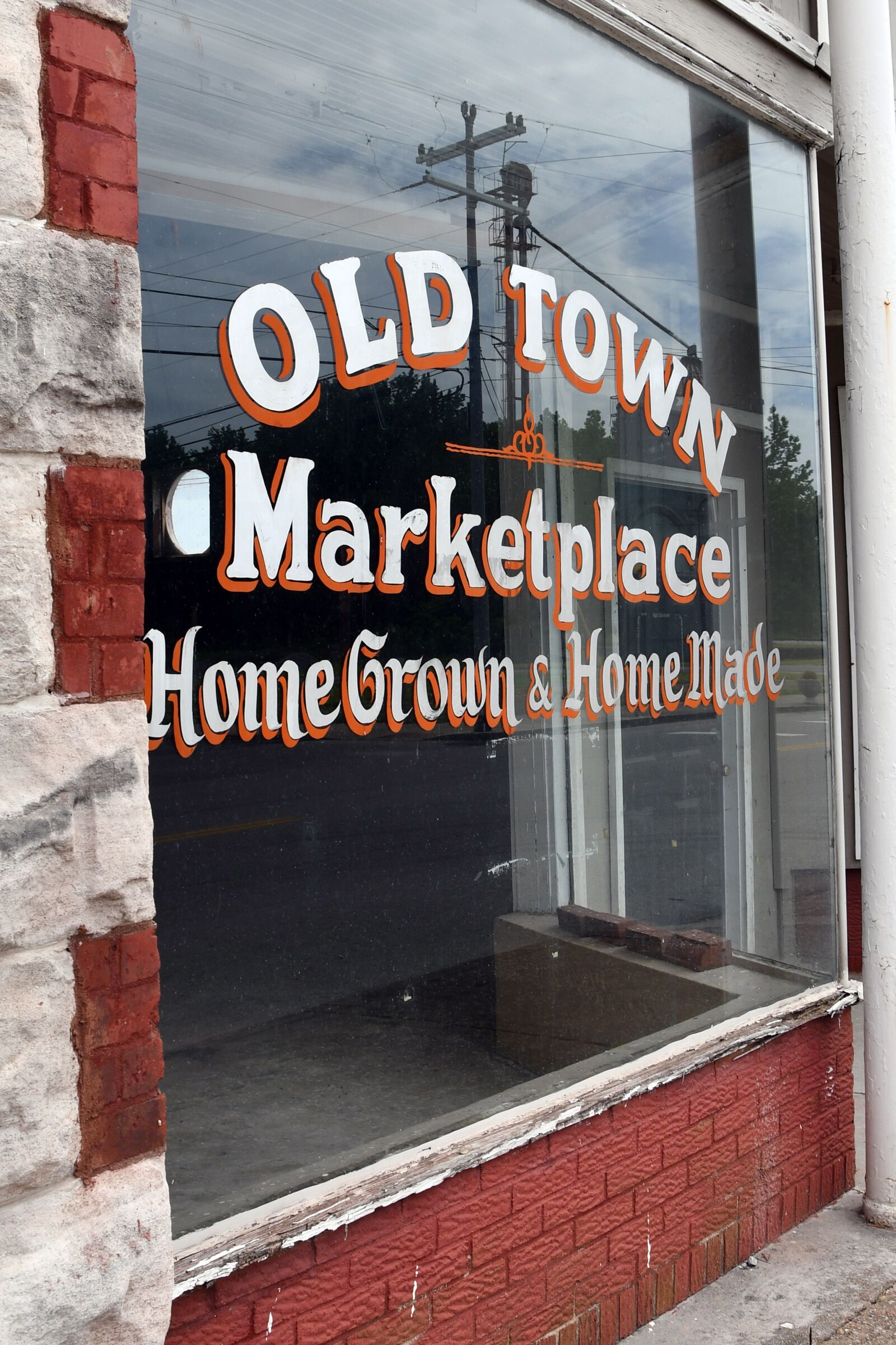Nikon D7500 sample photo. Town, storefront, window photography