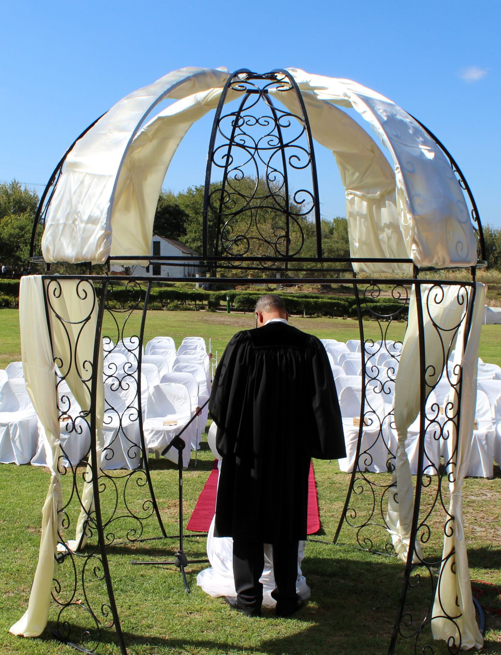Canon EOS 650D (EOS Rebel T4i / EOS Kiss X6i) sample photo. Pavilion, wedding, pastor photography