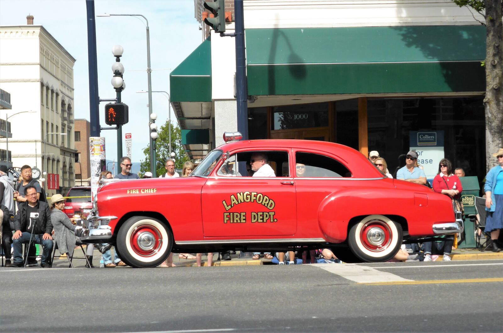 Panasonic Lumix DMC-ZS30 (Lumix DMC-TZ40) sample photo. Vehicle, fire, oldtimer photography