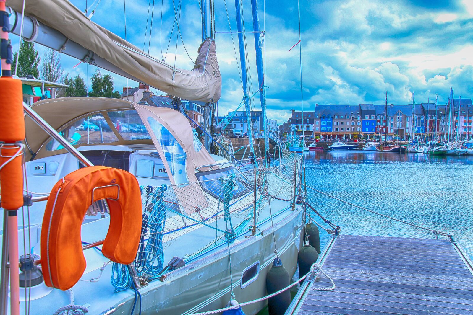 Canon EOS 70D sample photo. Boat, sea, buoys photography