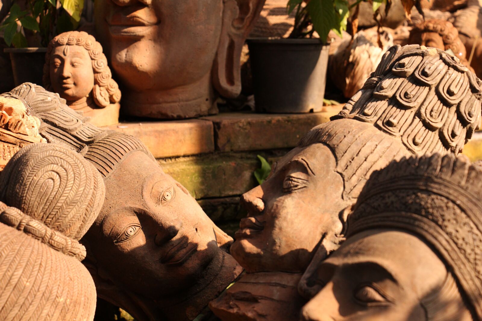 Canon EOS 700D (EOS Rebel T5i / EOS Kiss X7i) sample photo. Clay sculpture, pottery, khmer photography
