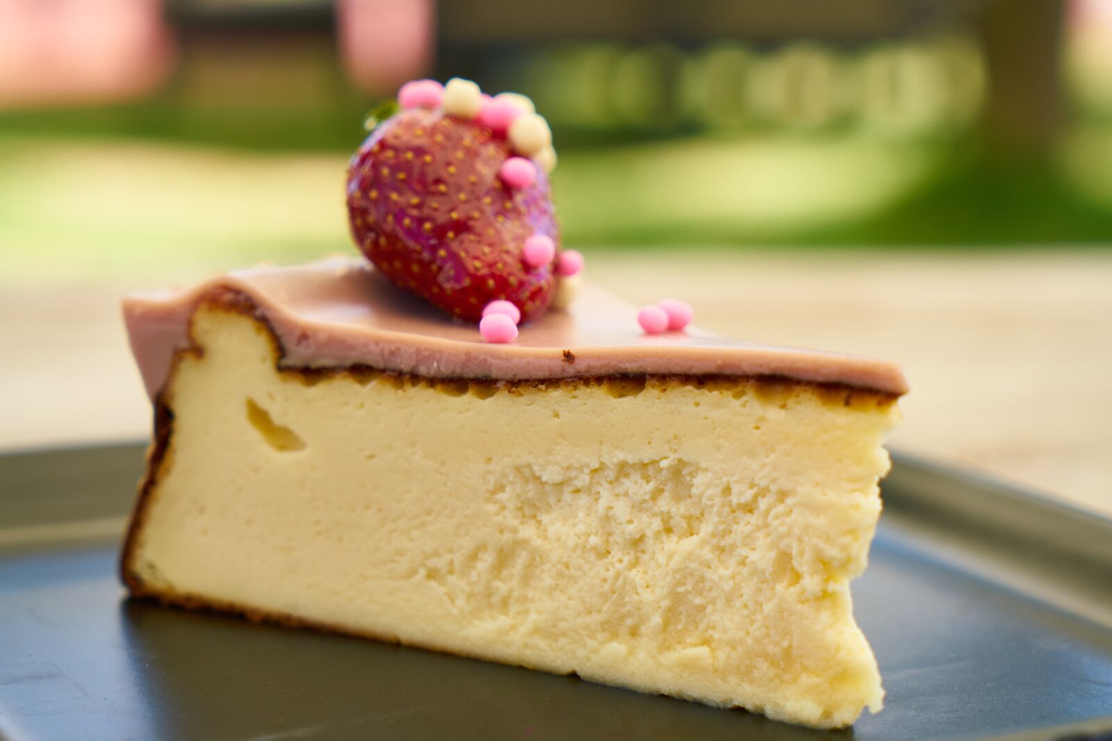 Sony a7R II sample photo. Cheesecake, cheese, strawberry photography