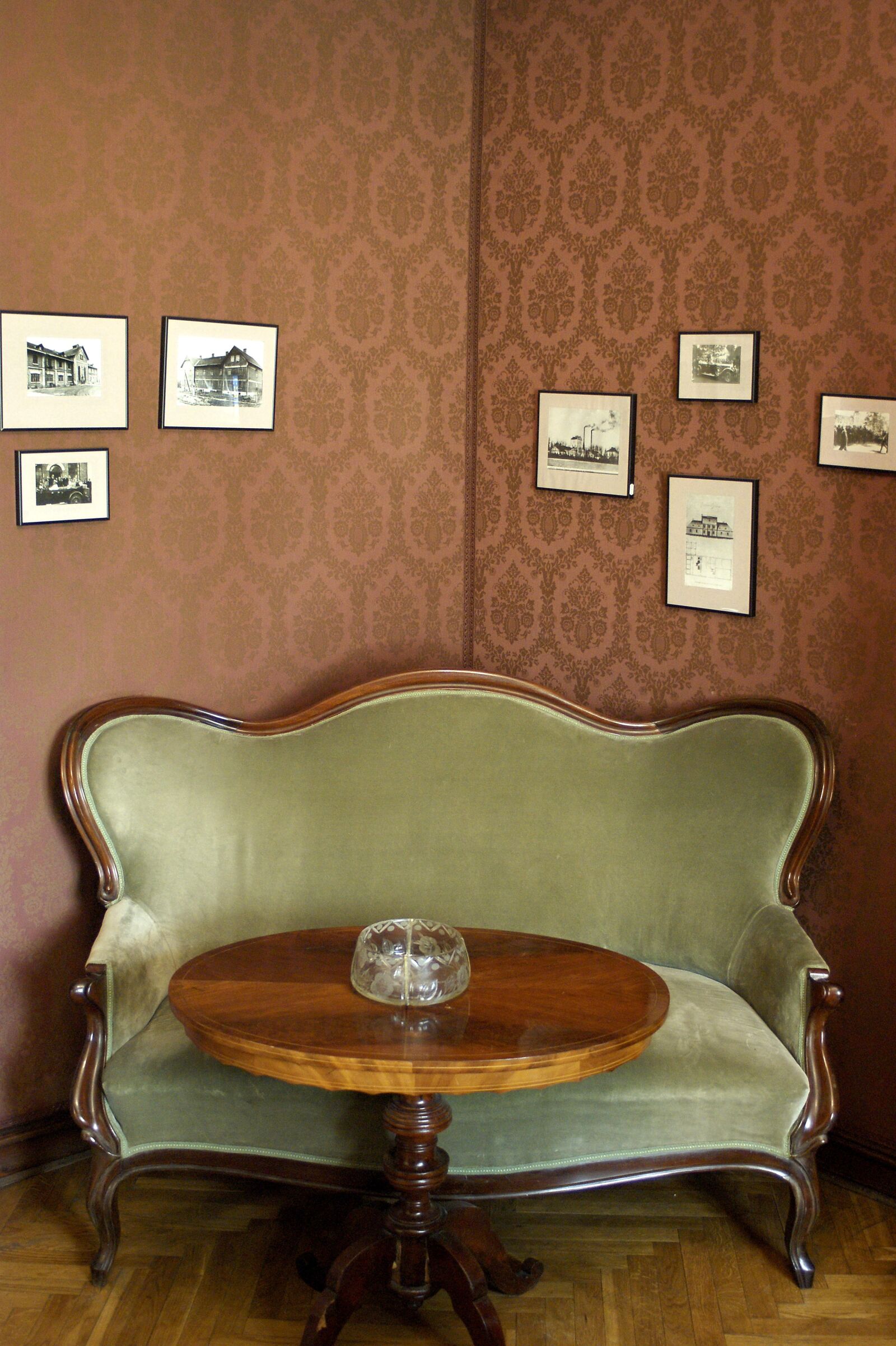 Sony Alpha DSLR-A290 sample photo. Baroque sofa, old furniture photography