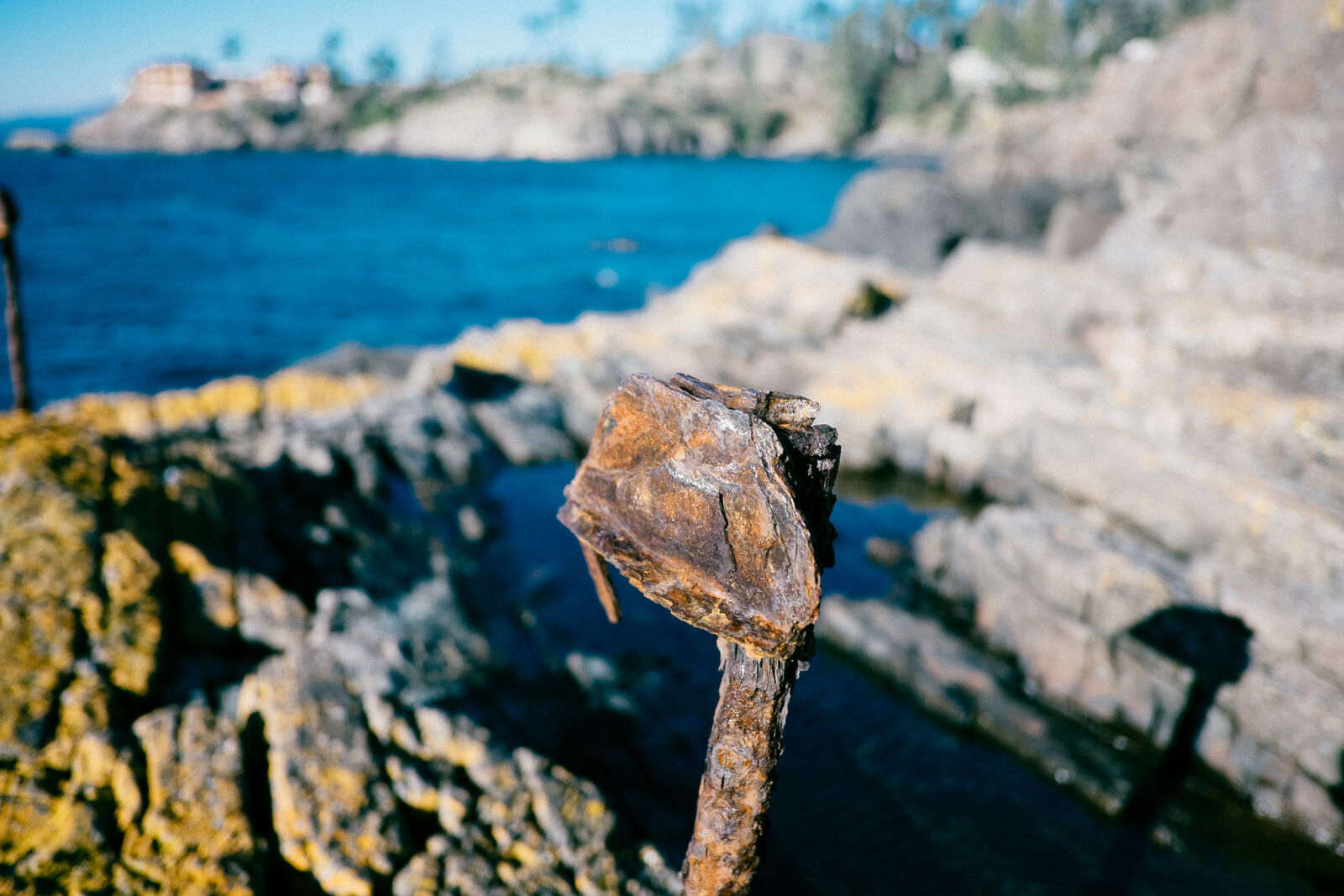 Fujifilm X-E2 + Fujifilm XF 18mm F2 R sample photo. Closeup, metal, rocks, rust photography