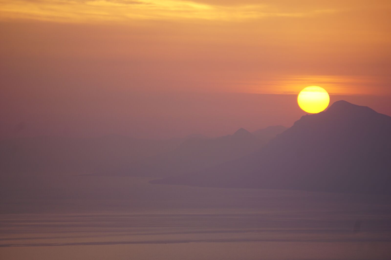 Sony E 55-210mm F4.5-6.3 OSS sample photo. Sea, sunset, mountains photography
