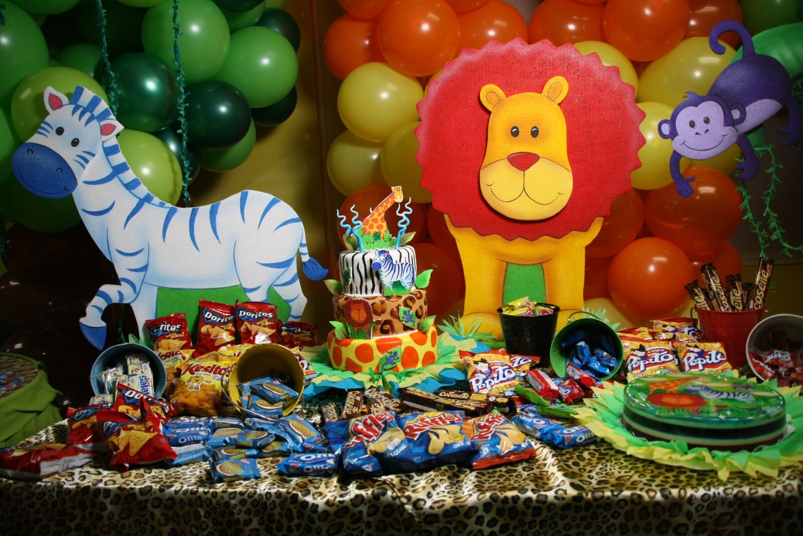 Canon EOS 1000D (EOS Digital Rebel XS / EOS Kiss F) sample photo. Party, candies, balloons photography