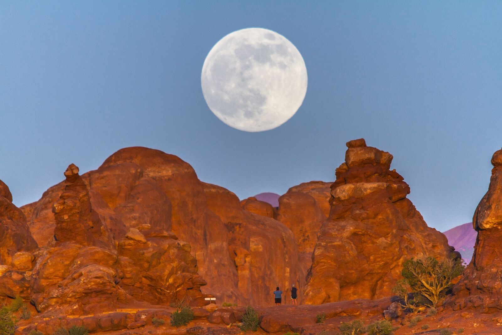 Canon EOS 7D sample photo. Supermoon, the windows, rock photography