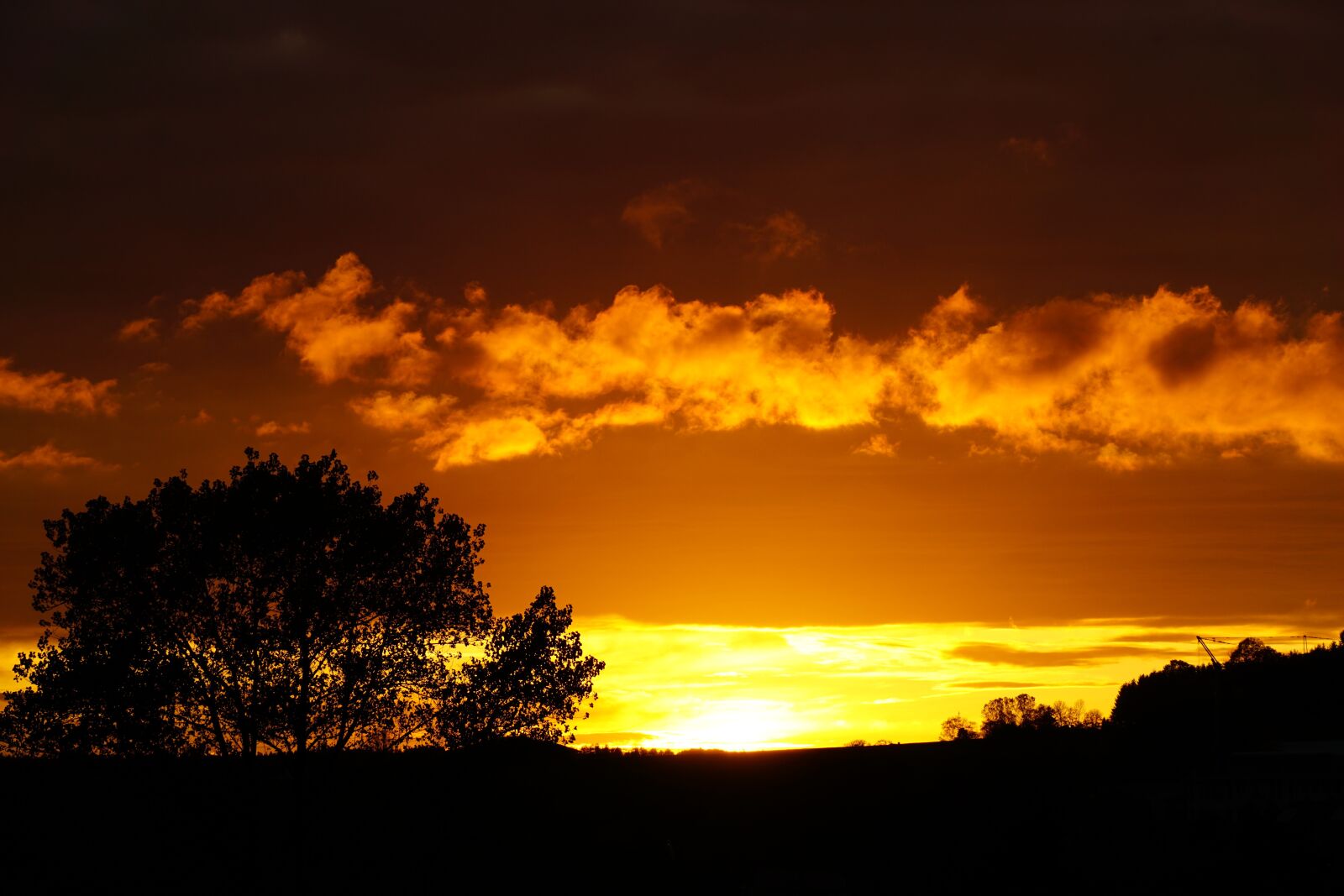 Sony E 55-210mm F4.5-6.3 OSS sample photo. Sunset, clouds, sky photography