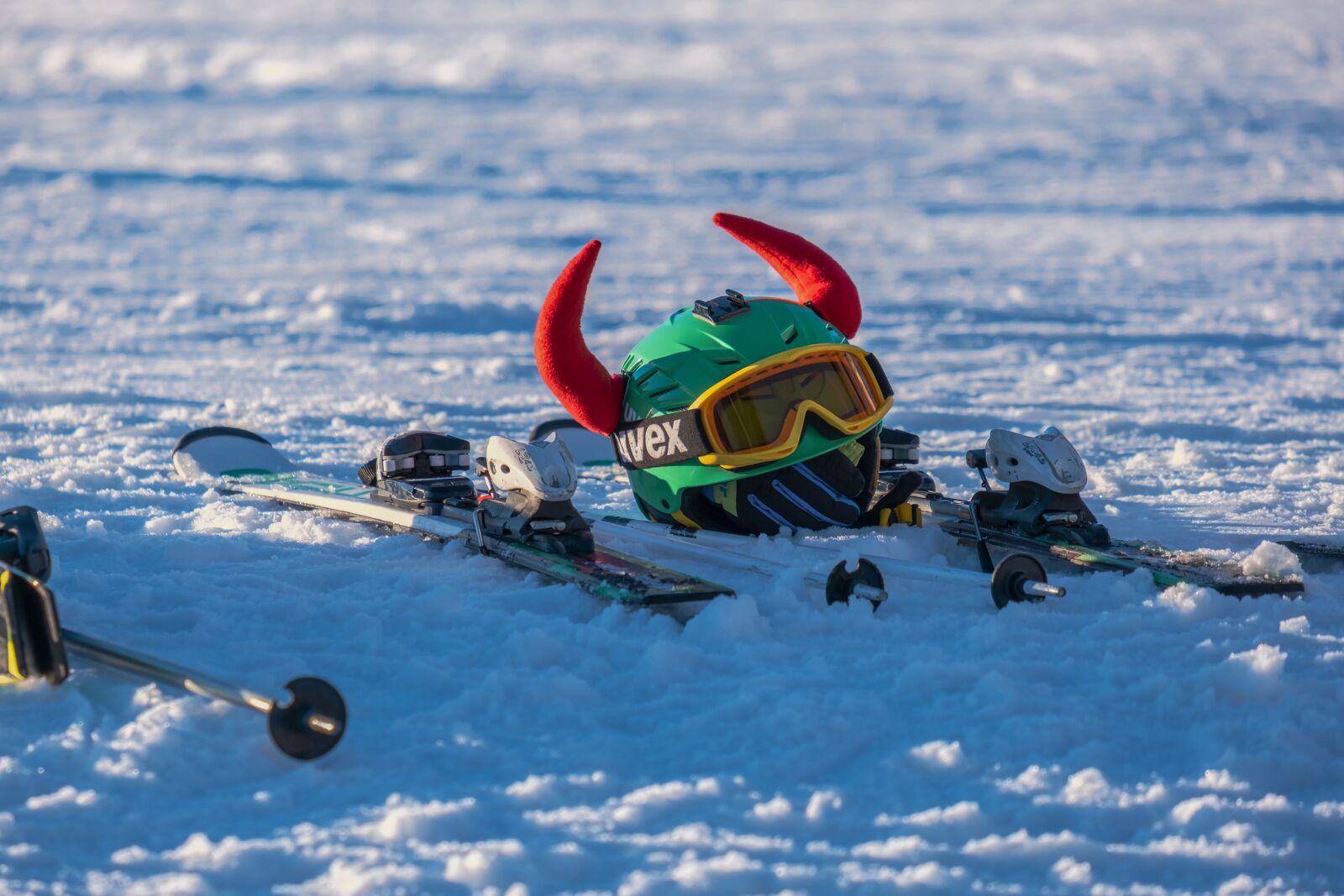 Fujifilm X-T30 + Fujifilm XF 55-200mm F3.5-4.8 R LM OIS sample photo. Winter, ski helmet, goggles photography