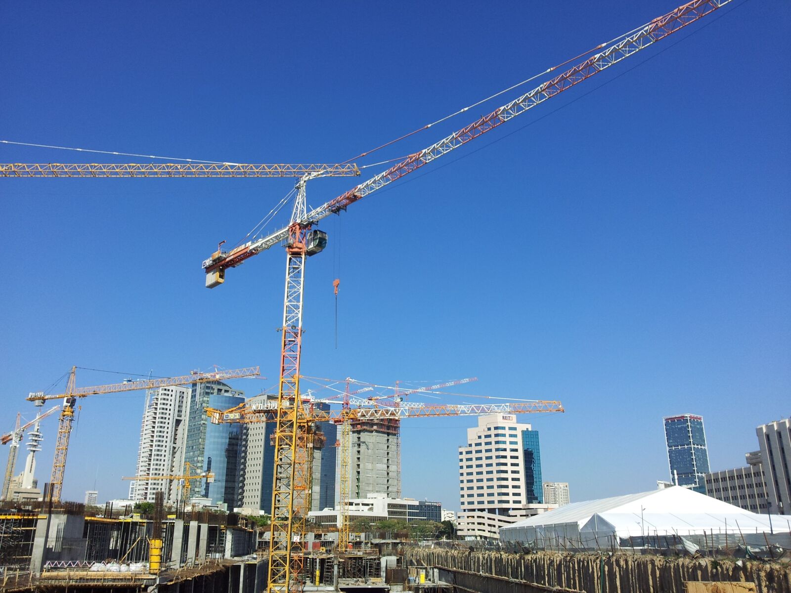 Samsung Galaxy S2 sample photo. Cranes, city, construction photography
