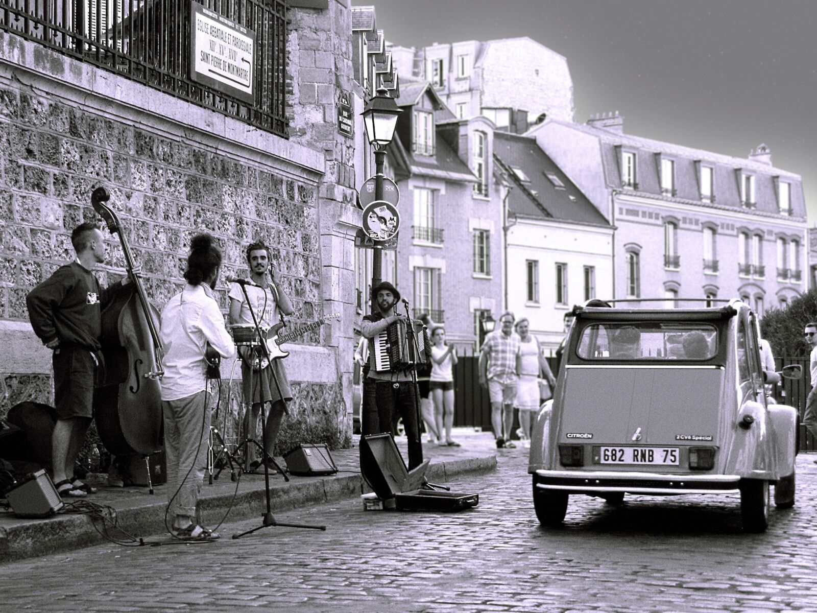 Canon PowerShot SX10 IS sample photo. Paris, montmartre, street music photography