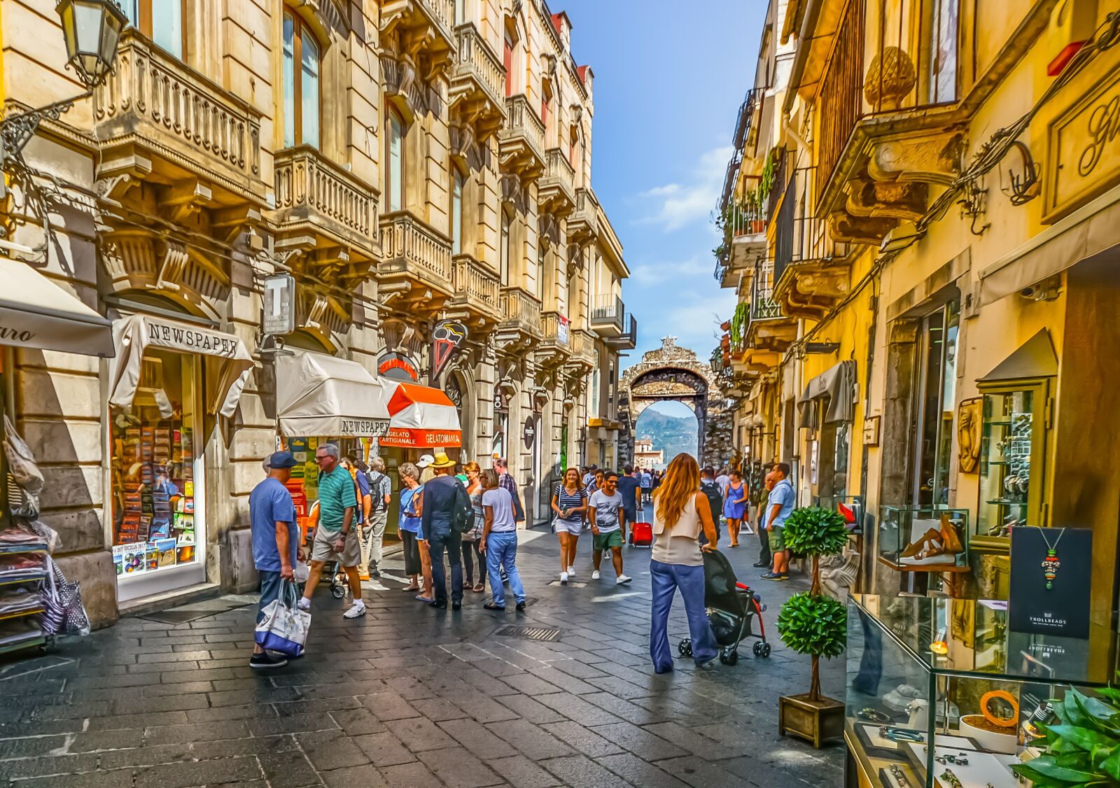 Nikon D5200 sample photo. Sicily, taormina, street photography