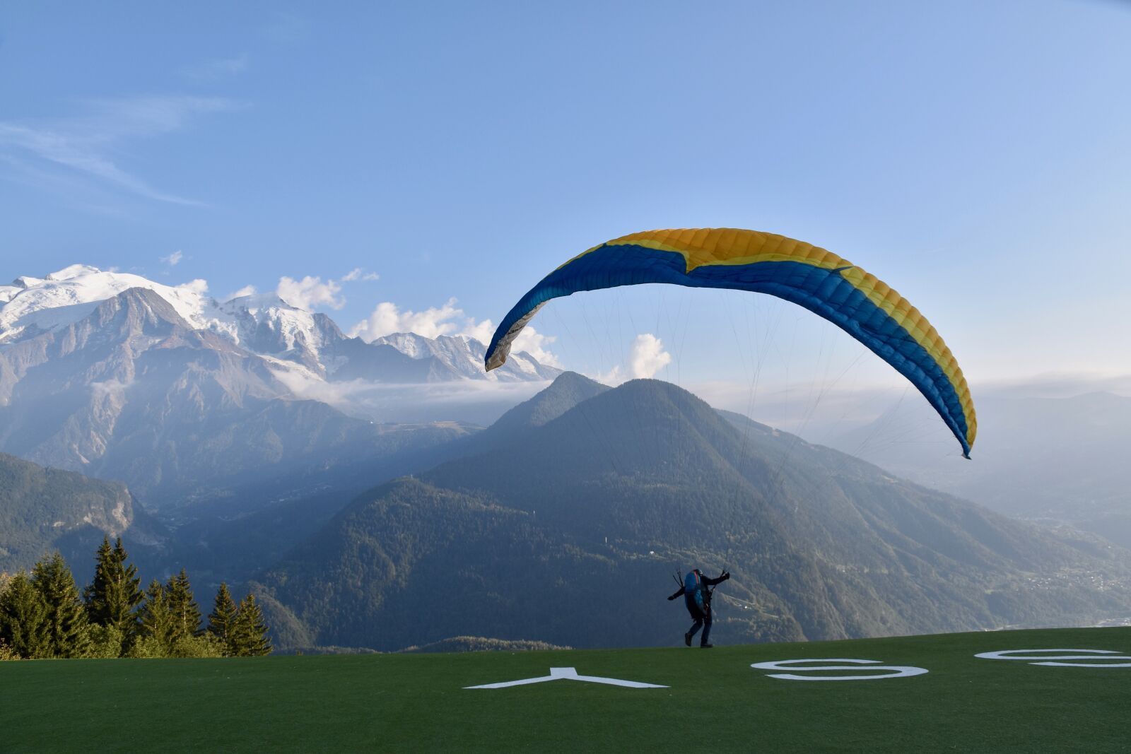 Nikon D5600 sample photo. Paragliding, paraglider, mountains photography