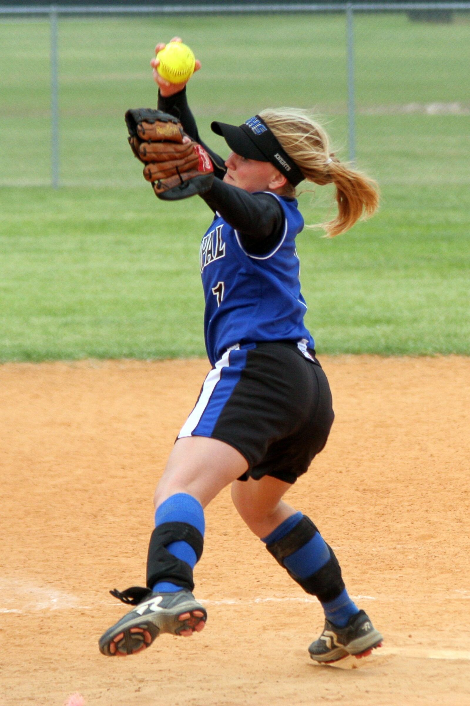 Canon EOS 20D sample photo. Softball, pitcher, high school photography