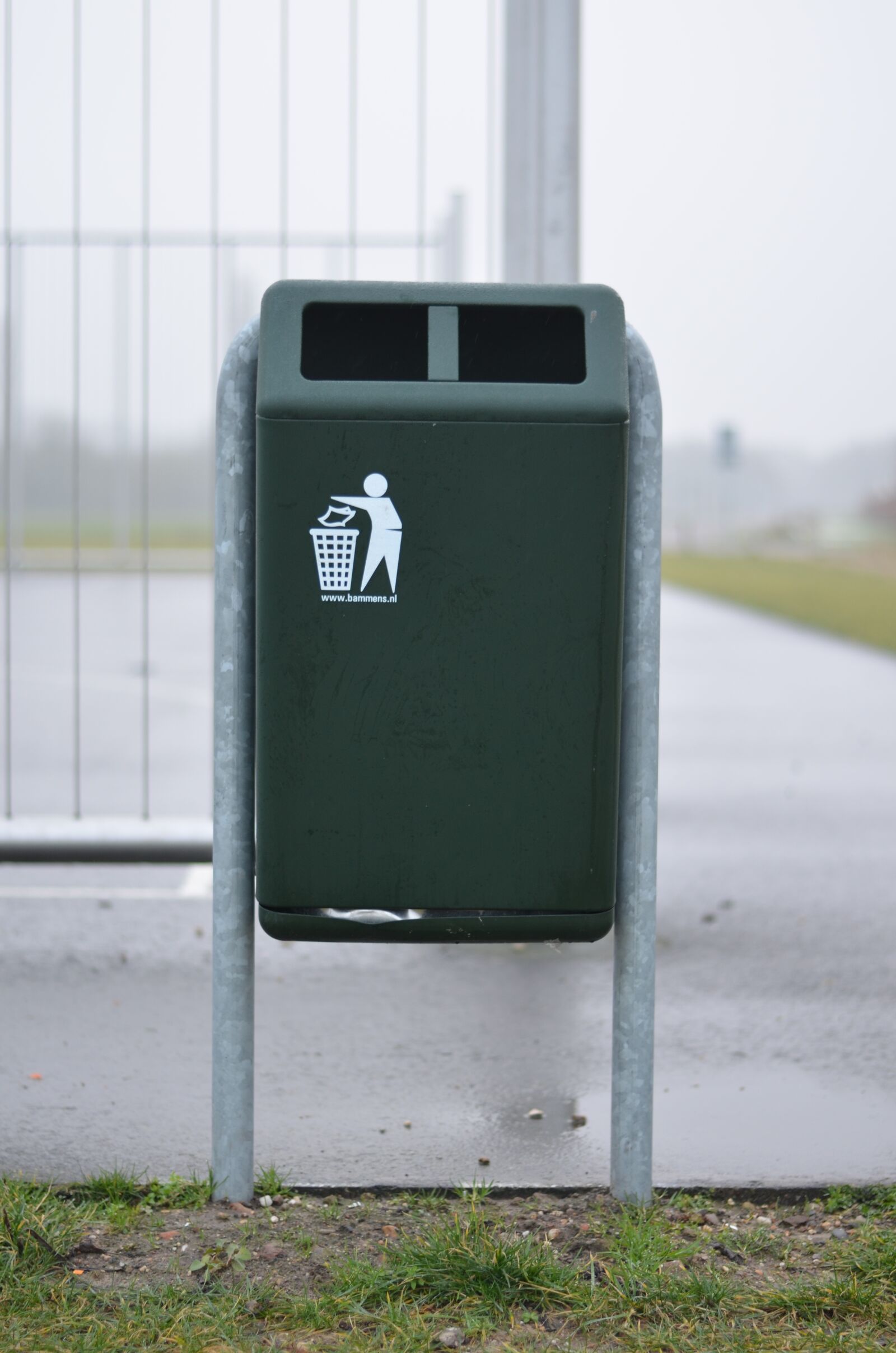 Nikon D5100 sample photo. Recycle bin, green, industrial photography