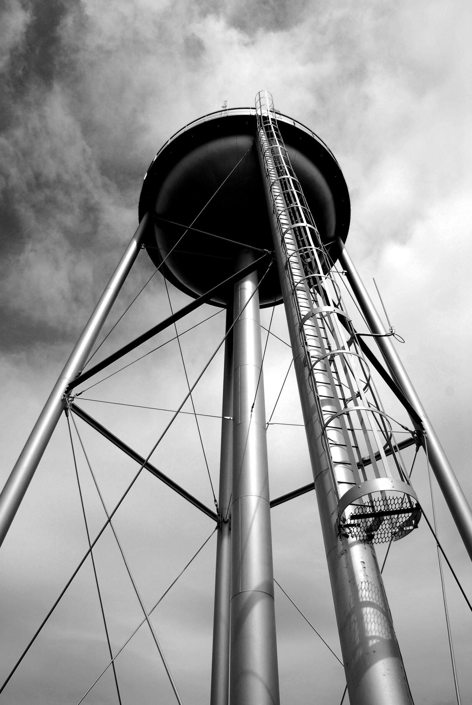 Nikon D200 sample photo. Water tower, tank, storage photography
