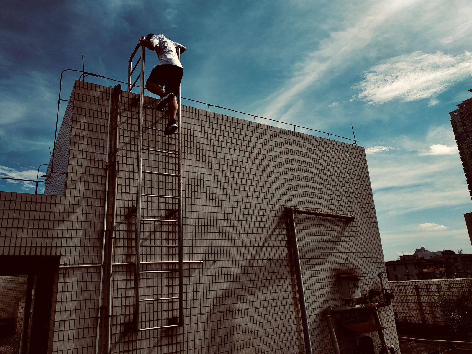 Xiaomi Redmi Note 5 sample photo. Sky, climb, building photography