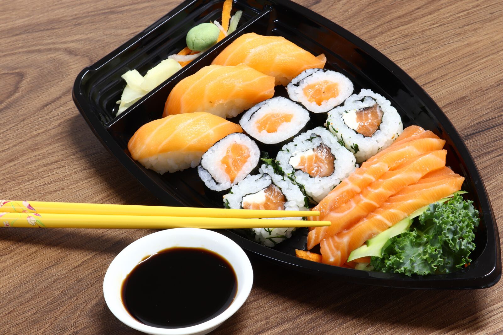 Canon EOS 77D (EOS 9000D / EOS 770D) sample photo. Japan, sushi, fish photography