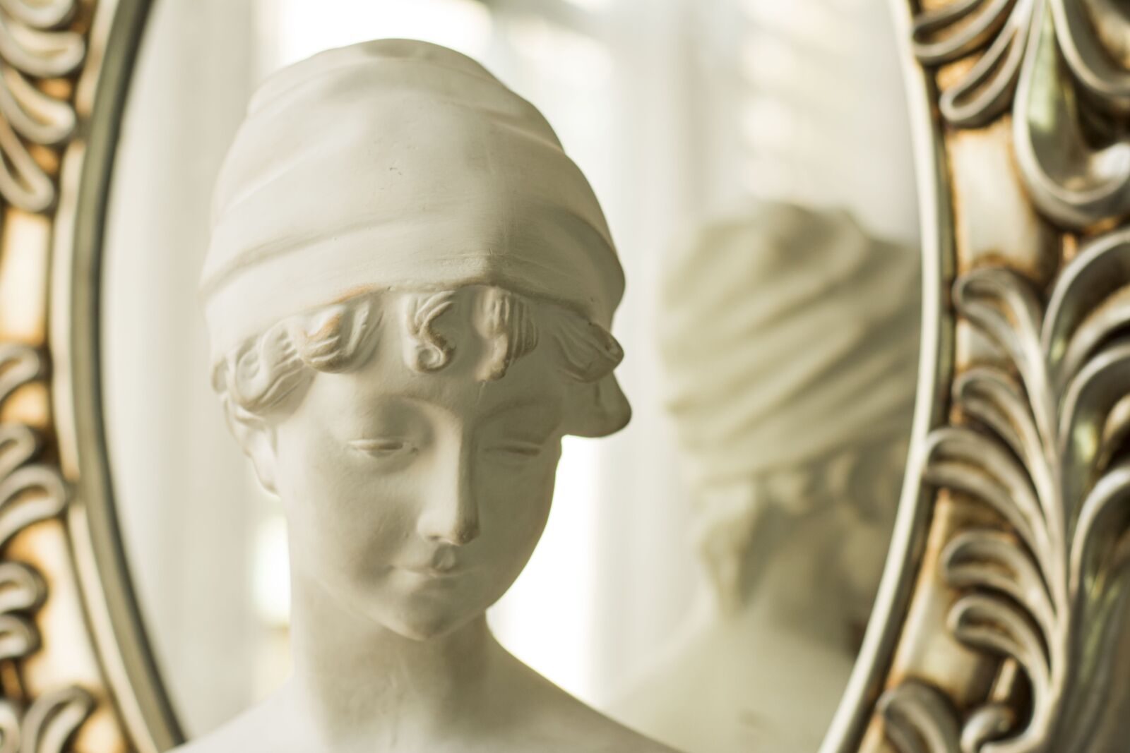 Nikon D7100 sample photo. Gold, statue, background photography