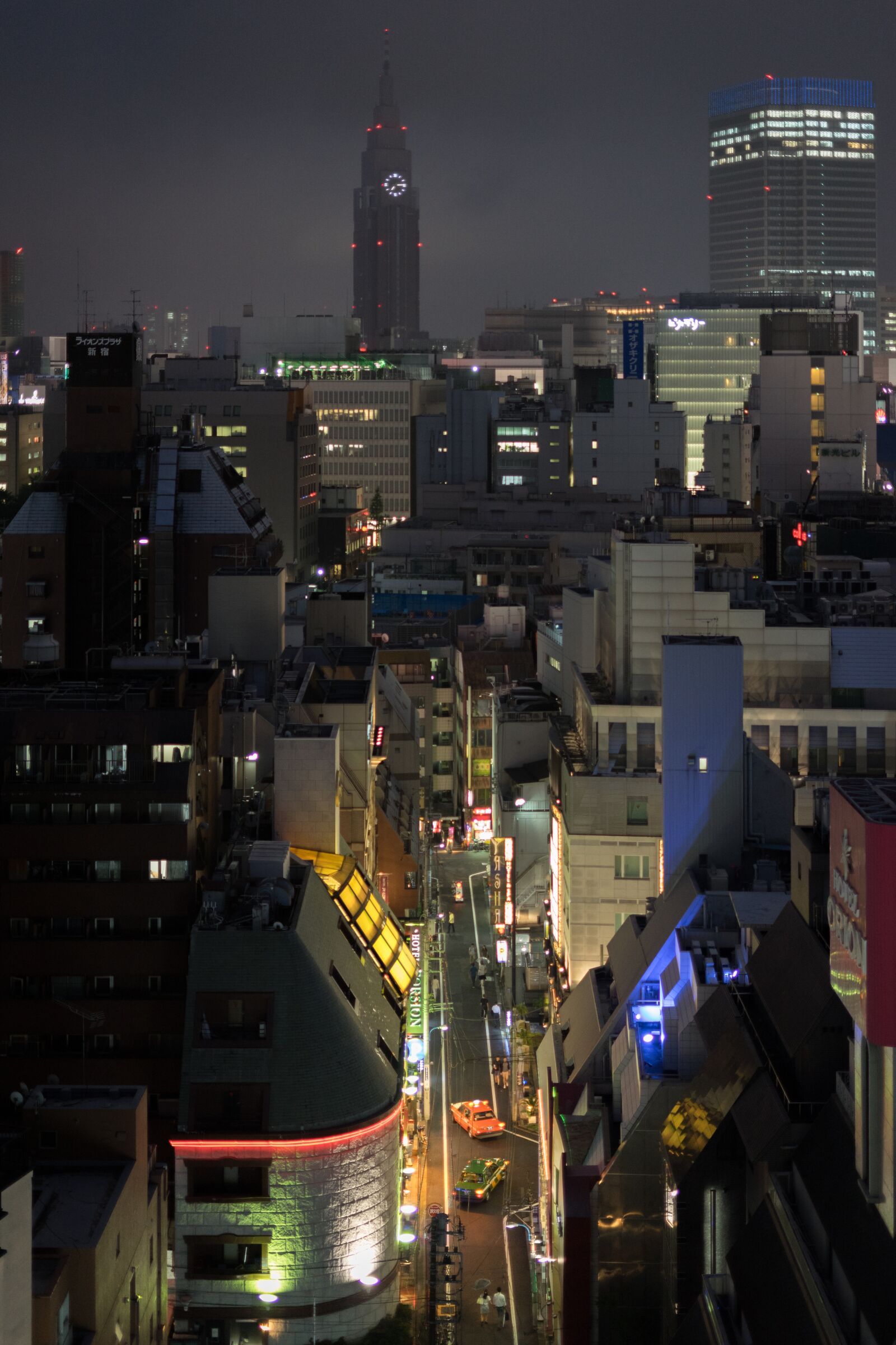 Sony a7 II + Sony FE 50mm F1.8 sample photo. Street, night, lights photography