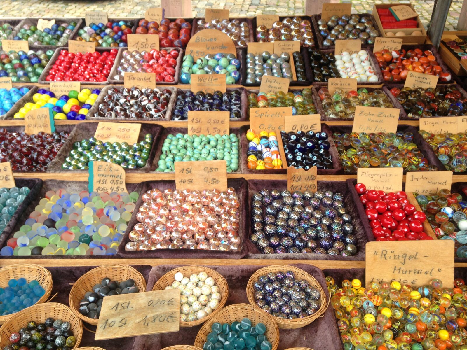 iPhone 5 back camera 4.12mm f/2.4 sample photo. Beads, market, colours photography