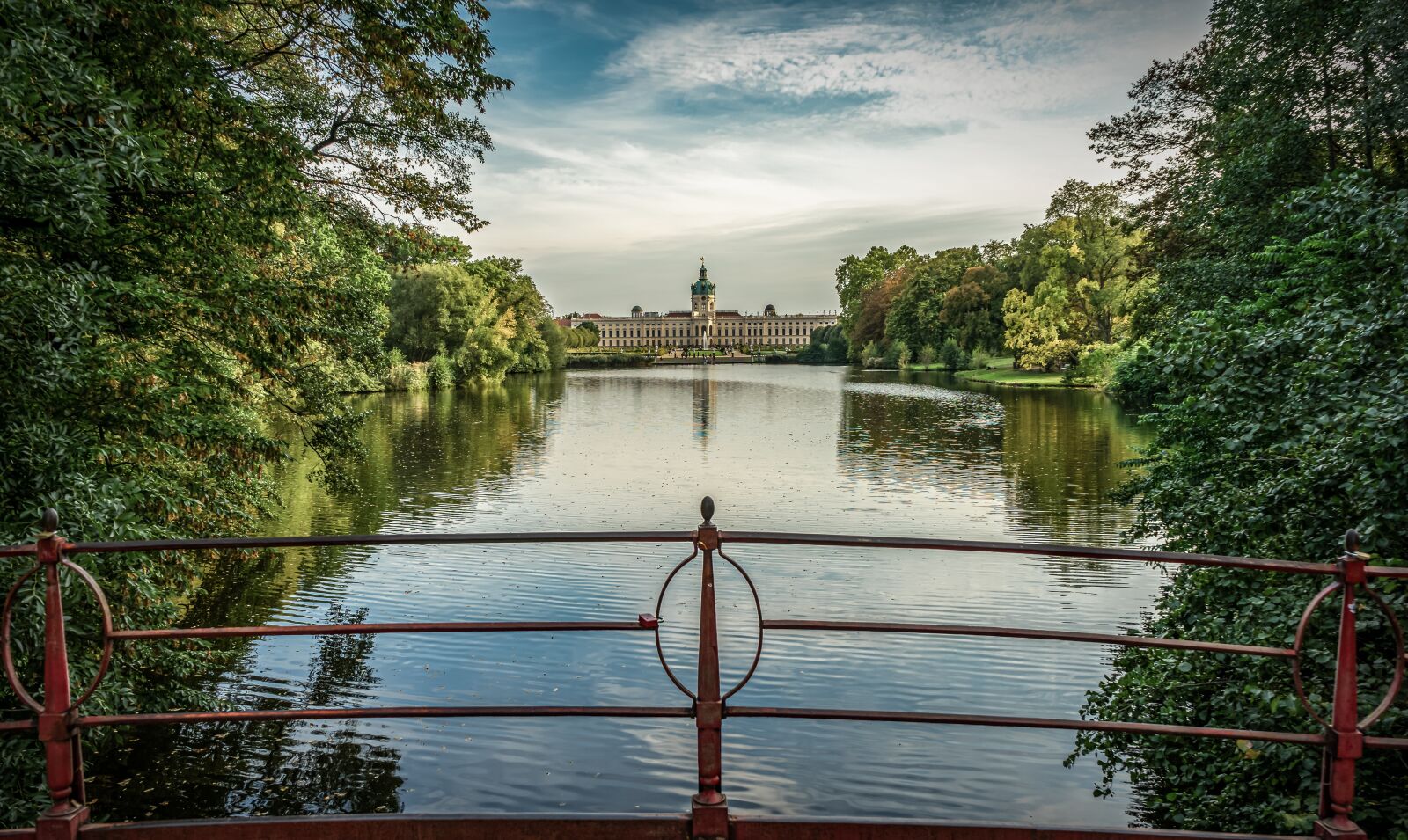 Sony a7 II + Sony FE 28-70mm F3.5-5.6 OSS sample photo. Castle, schlossgarten, castle park photography
